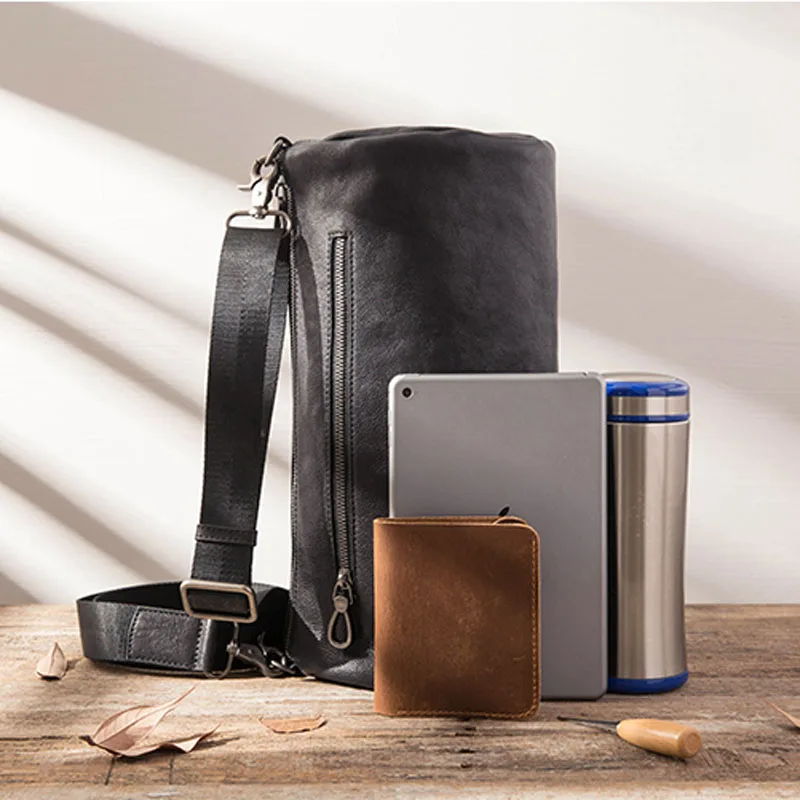 AETOO Men's first layer leather shoulder bag Retro leather diagonal small bag Handmade fashion cylinder casual men's bag