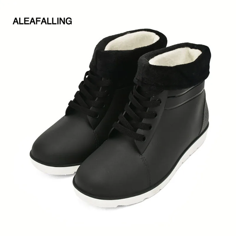 preço Aleafalling Moda de Todos Os Coincidir com Botas de Chuva do Tornozelo da Plataforma de Moda Rendas Até Sapatos À Prova D Água Da Motocicleta Botas De Homens Maduros M12