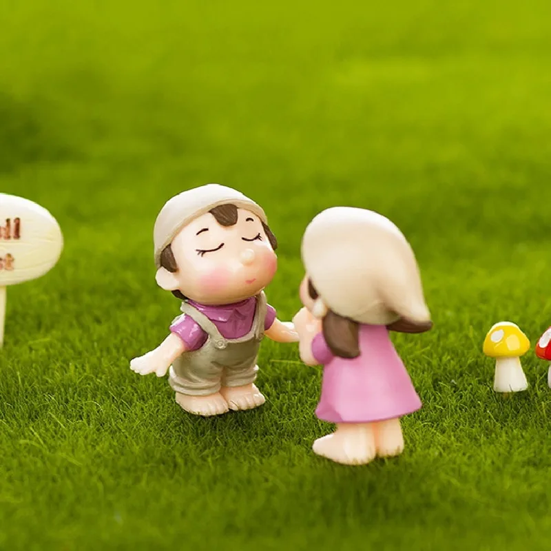 

1pair Sweety Lovers Couple Ornaments Micro Landscape Ornaments Fairy Garden Gnome Moss Terrarium Gift DIY Ornament Garden Decor