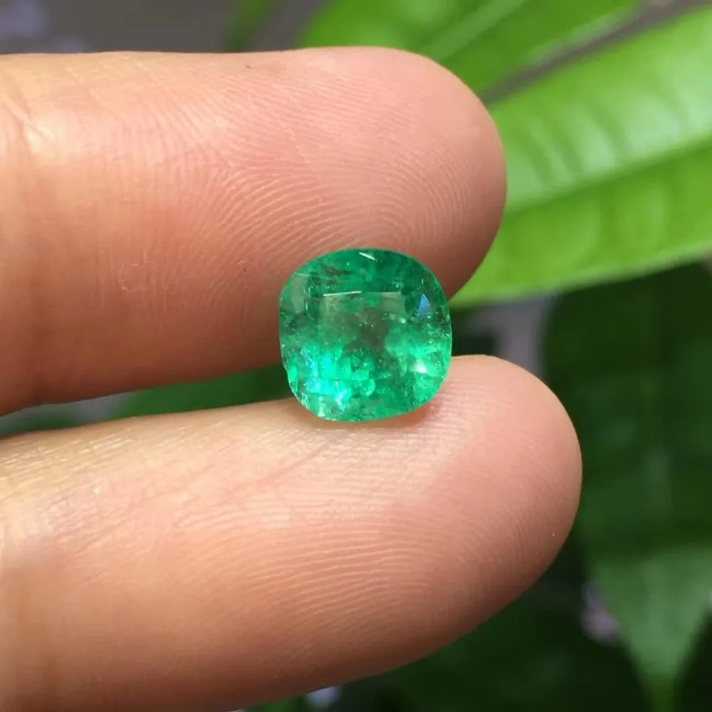 

2.21 ct Columbia natural emerald ,crystal clean,Natural emerald Exquisite workmanship.