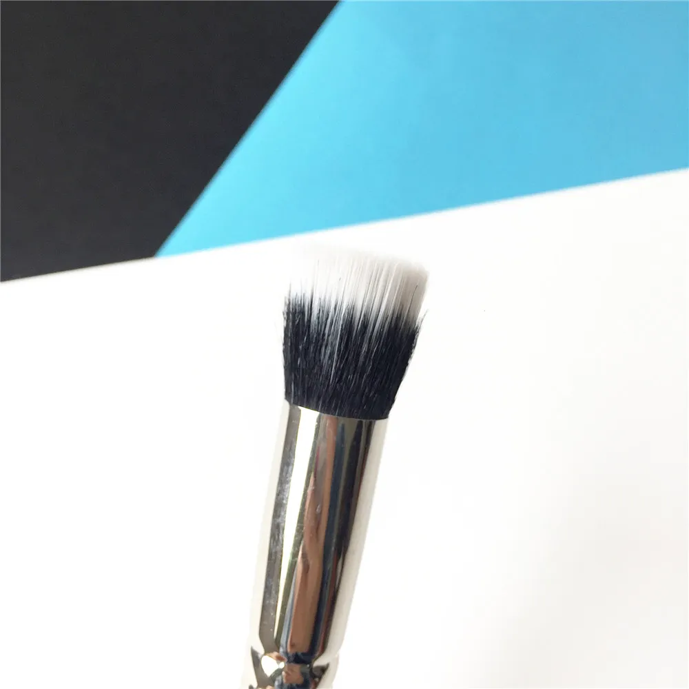 MAC BRUSH 130 Short Dual Fibre Brush _ 2