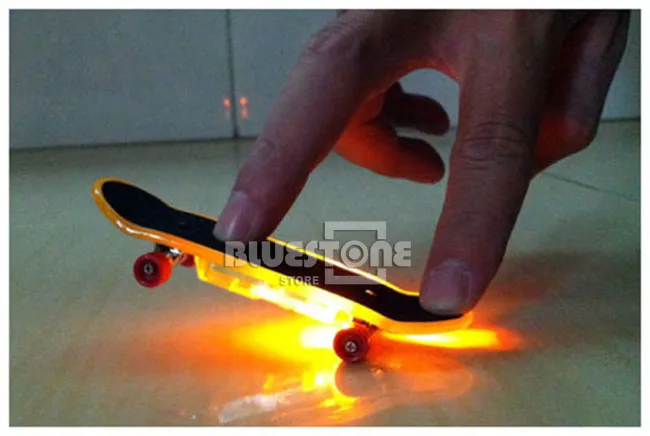 4 шт. мини скейтборд игрушки палец доска мальчик подарки для детей светодиодный свет