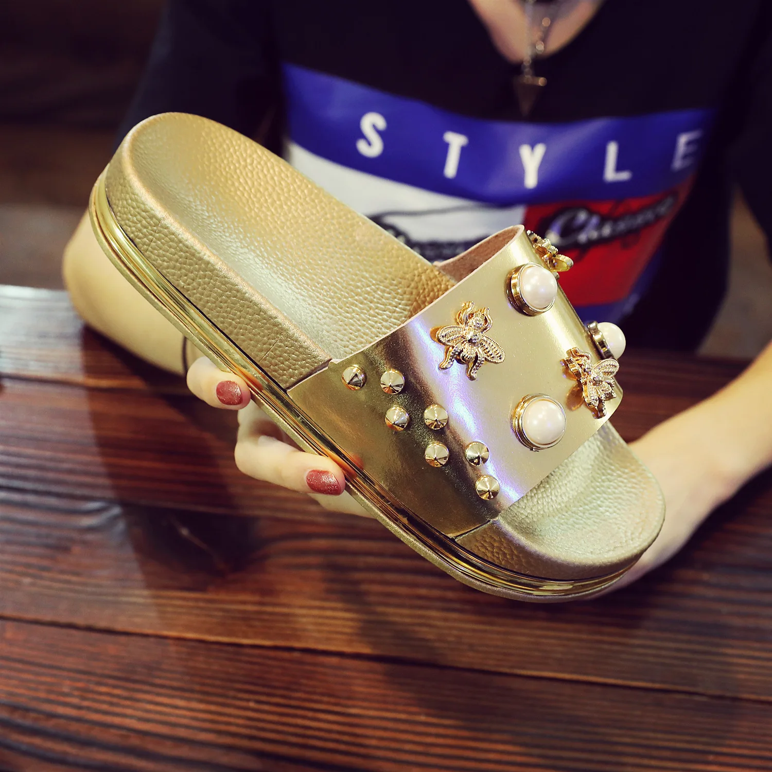 

3 Colour Summer Beach Women Platform Slippers Gold Sliver Rivet Wedges Slides Black Honeybee Shoes 2019 Fashion Flip Flops