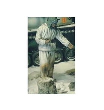 resin assembly Kits 1 35 German winter soldier with white overcoat Unpainted Kit Resin Model Free