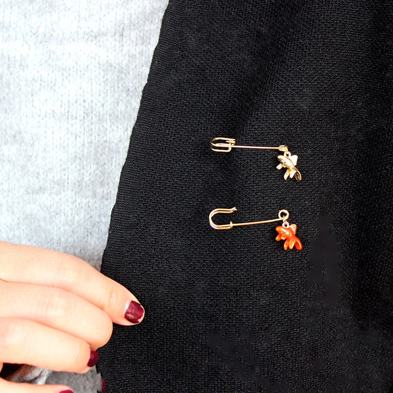 

Timlee X069 Free shipping Delicate Lovely Dripping Oil Goldfish Alloy Brooch Pins,Fashion Jewelry Wholesale