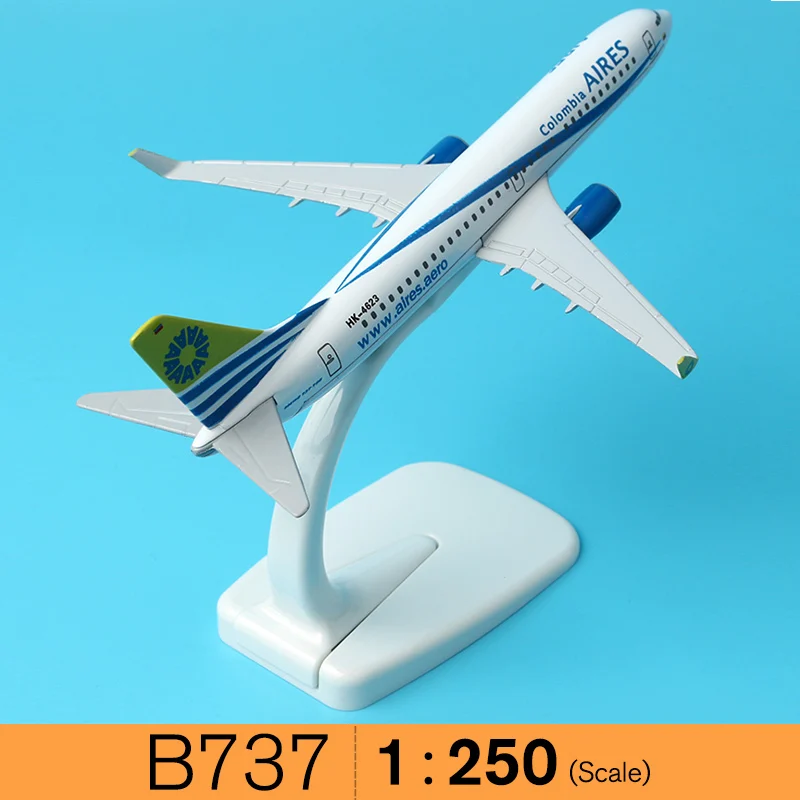 Collectible Airplane Model 16cm Passenger Plane Model Boeing 737 800 HK