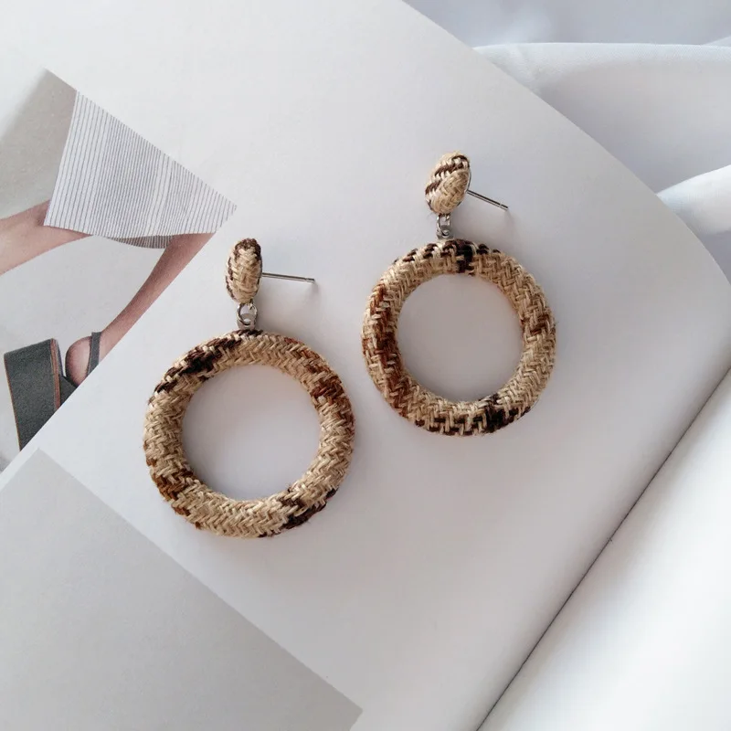 

Korean Geometric Hollowed out Connected Round Clip Earrings Women Houndstooth Fabric Snakeskin Totem Clip on Earrings No Pierced