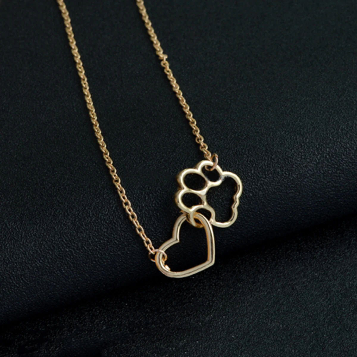 Hollow Pet Paw Footprint Necklaces Shellhard Cute Animal Dog Cat Love Heart Pendant Necklace For Women Girls Jewelry Necklace