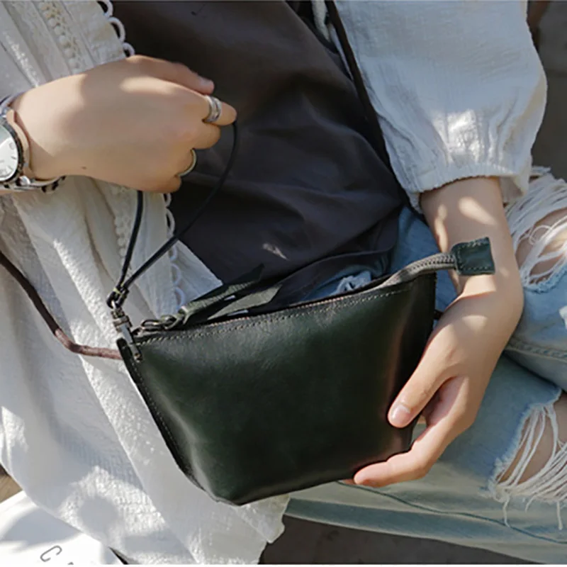 AETOO Handmade retro leather bag, ladies one-shoulder slanted bag, collection bag carry-on mobile phone bag