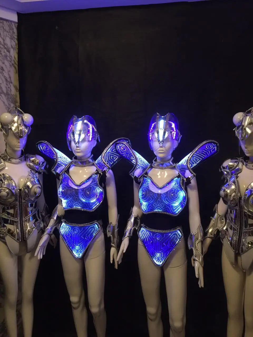 Led-Luminous-Costume-LED-DJ-Nightclub-Party-Catwalk-Show-Party-costume-Transparent-LED-light-armor (3)