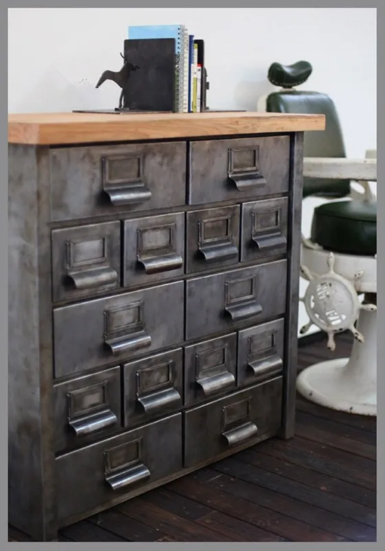 Metal industrial estadounidense de carga retro esquina del armario del