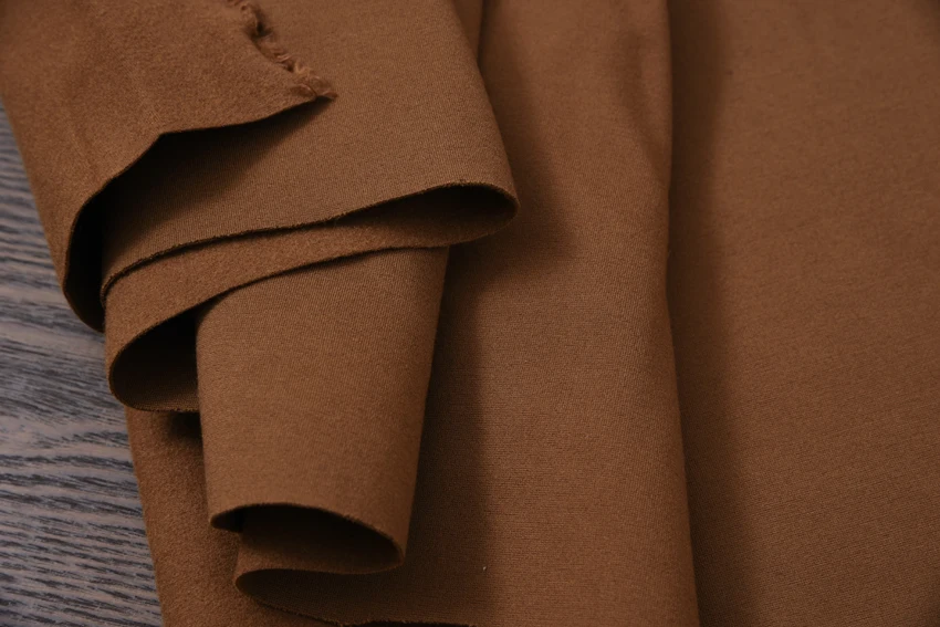 

Huhubudian, four-sided bullet fabric, dark camel-colored fabric, 1.5 meters wide and 65 meters wide.