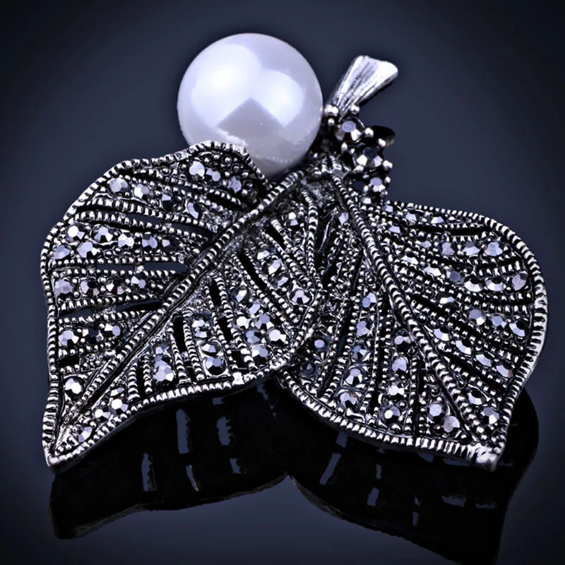 

Blucome Vintage White Pearl Brooch For Women Bridal jewelry Antique silver Brooches Bouquet Fashion Hijab Scarf Pin Up Buckle