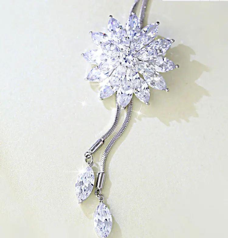 

Popular jewelry Korean ice flower Smart leaves crystal From Swarovski necklace sweater chain long paragraph Woman