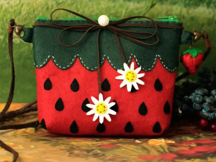 

felt diy craft red strawberry bag felting kit Handmade Non-woven Material wool felt Craft Decoration 12.5*15cm for girl gift
