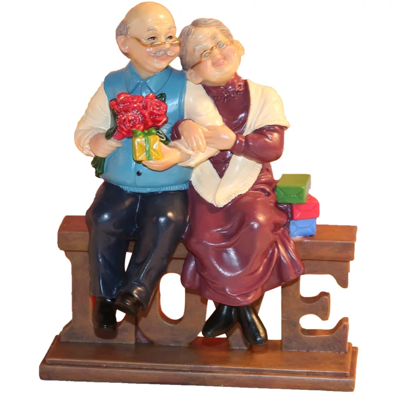 

European Happy Romance Old Lady And Grandfather Couple Ornaments Creative Resin Crafts Couple Gift Parental Gift Home Decoration