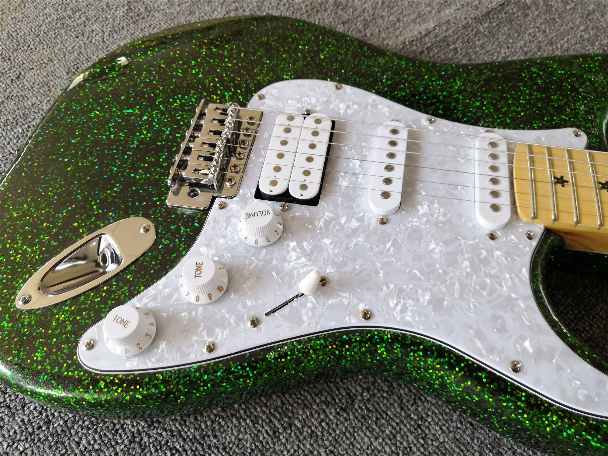 

High Quality green granule str Guitar with White Pickguard,SSS Pickups,Chrome Hardwares,customized!S-37