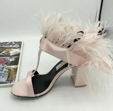 Женские сандалии-гладиаторы из розового атласа; летние женские туфли на высоком квадратном каблуке 10 см, Украшенные бусинами; Новинка года; сандалии под вечернее платье - Цвет: Бежевый