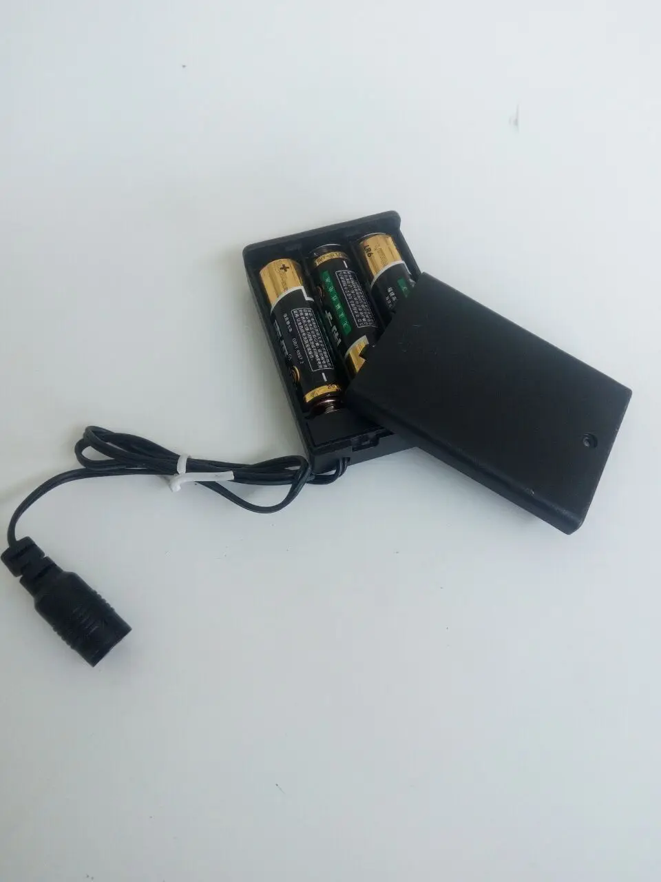 

Free Shipping 3*AA Normal Battery Box Suitable for most of our 3V voltage Item, with 0.5m Lead Wire plus A DC output 5.5*2.1mm