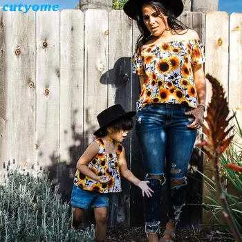 

Mommy And Me Floral Off Shoulder Tops Matching Clothes Family Mother And Duaghter Sunflower Printed Tshirts Look Beach Outfits