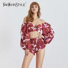 TWOTWINSTYLE – Tenue de plage sexy pour femme, modèle deux pièces short court et taille haute, et haut à manches lanternes et encolure carrée, partie évidée, crop top sensuel féminin