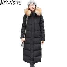 Женский зимний пуховик, однотонный тонкий женский пуховик на белом утином пуху, большой капюшон из натурального меха енота, женские длинные пуховики ST505