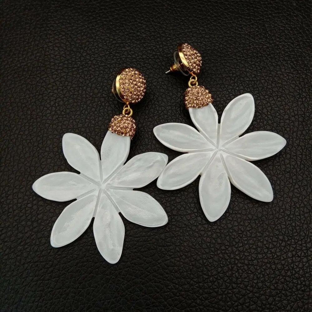

White Shell Flower Golden Macarsite Earrings