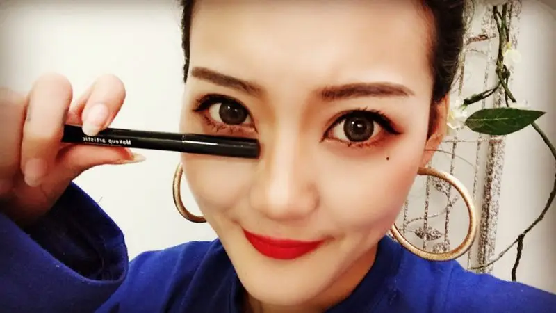 eyebrow