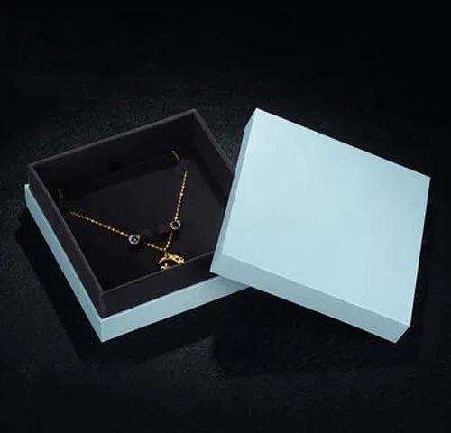 L necklace box