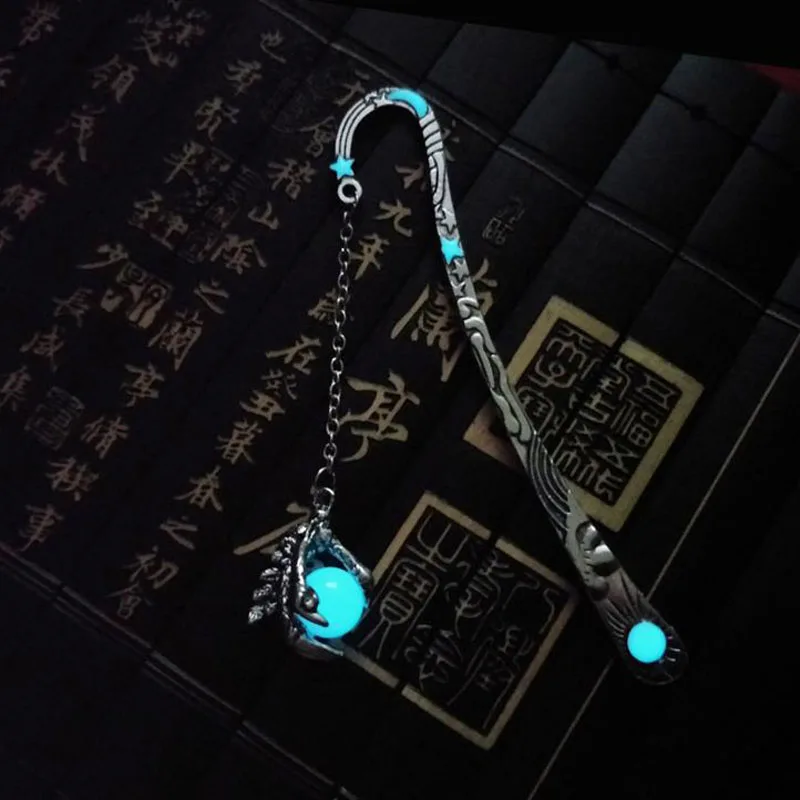 

1 Pcs Kawaii Retro Cute Animals Dragon Luminous Glow In The Dark Metal Bookmark For School Students Vintage Bookarks Gift
