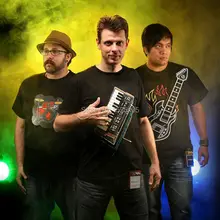 Розничная, потрясающая игровая электронная музыкальная группа, комплекты футболок, гитара+ барабанная футболка+ футболка с пианино