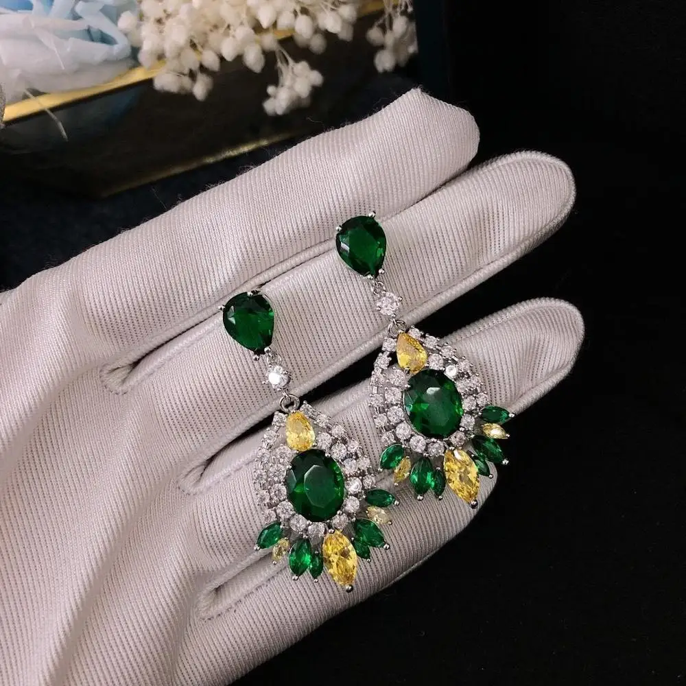 

2019 New luxury European and American style fashion boutique noble female ear ring yellow crystal with green ear nail