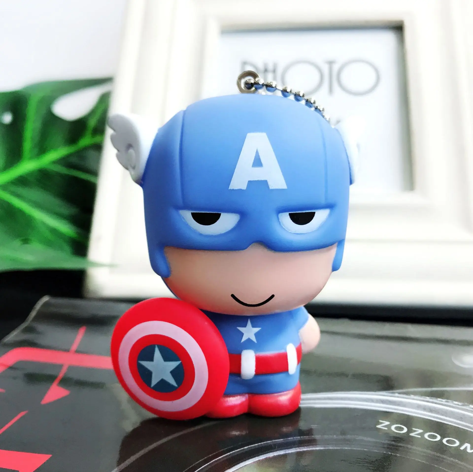 

Avengers iron Man Captain America Key Chain Female Bag Decoration Chain Fashion Jewelry Key Chain Children's School Bag Pendant