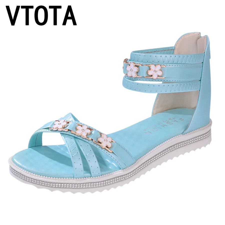 flat sandals that cover toes