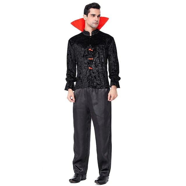 Fantasia masculina de vampiro assustador para o halloween em um fundo  desfocado