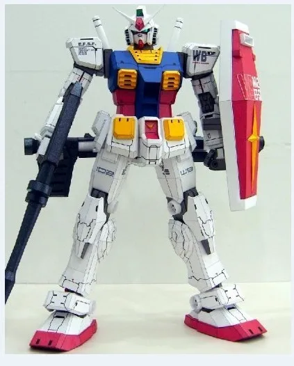 Gundam RX-78 такая же высокая, как и перламутровая Бумажная модель