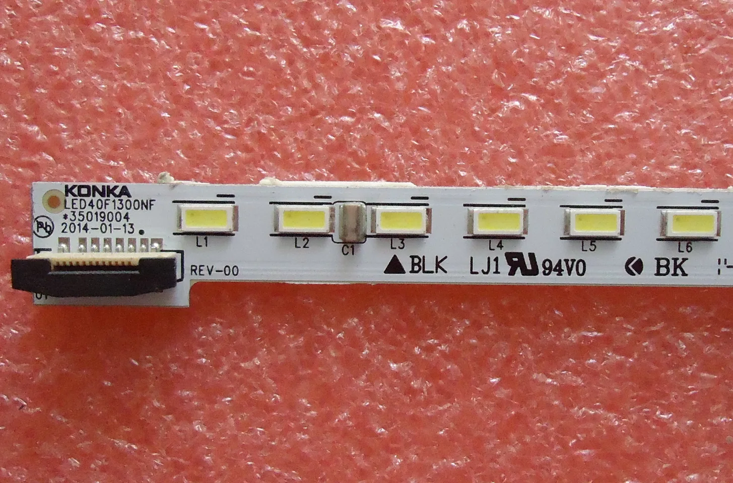 

FOR konka LED40F1300NF Article lamp 35019004 YP37025205 1piece=64LED 520MM