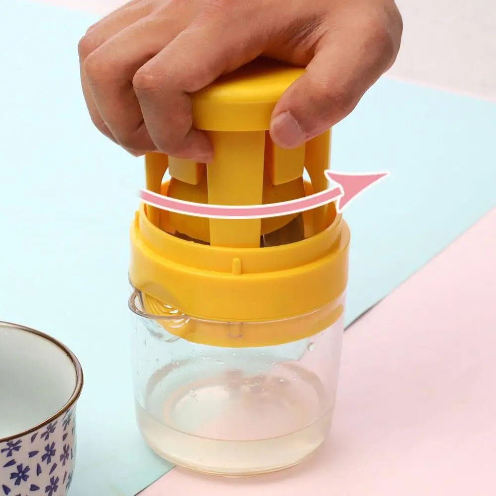 

1Pc New Manual Juice Cup Handy Squeeze Juice Cup Lemon Juicer Cute Fruit&Vegetable Squeezers Orange Juicer Citrus Press