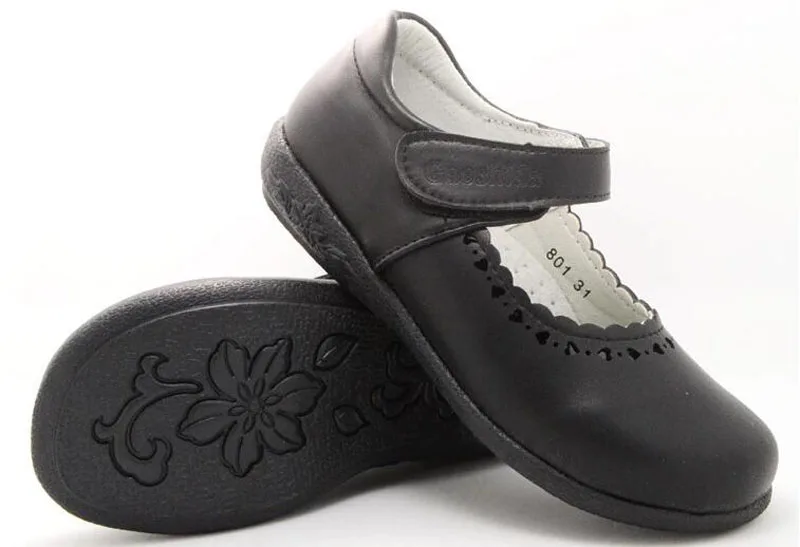 Школьная обувь для девочек; сезон весна-лето; черная обувь из кожи; ортопедическая обувь с вырезами в виде цветка и сердца для крупных детей