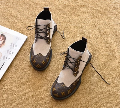 

2019 new spring and autumn flat with boots Martin single-shoulder flat short round head shoes and prostitute boots.