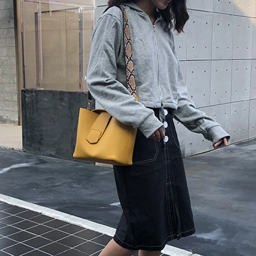  Designer Snake Pattern Wide Shoulder Strap Women Handbag Soft Leather Bucket Bag Casual Shoulder Me - 32967246246