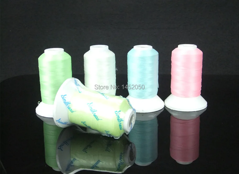 

New Arrival Glow in the Dark Embroidery Machine Thread 550 Yards + 25pcs Plastic Empty Bobbins Type A