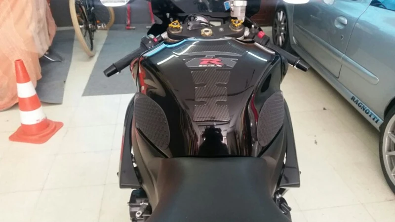 MTCLUB Motorcycle Anti slip Fuel Tank Pad Side Gas Knee Grip Traction Pads For Suzuki GSX-R GSXR 600750 2006 2007 GSXR600 750 (5)