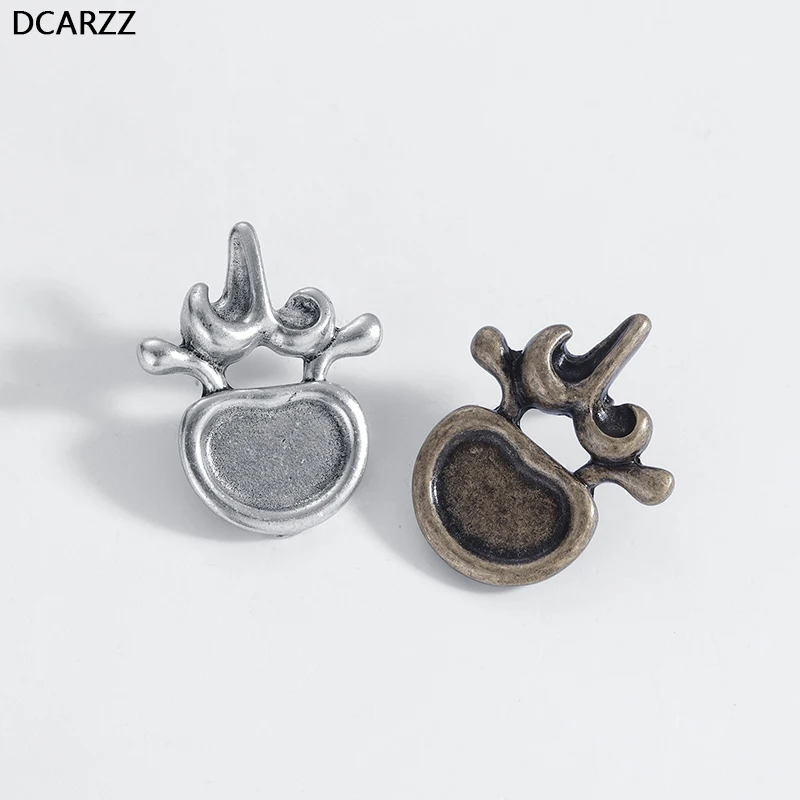 DCARZZ Vertebra Pewter Lapel Pins Medical Gift Doctor Nurse Antique Gold Silver Spine Pins Brooches Trendy Jewelry Women Gift