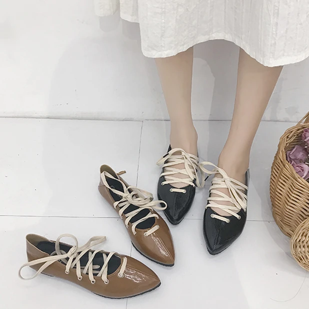 

One word belt buckle single shoe spring 2019 new flat bottom pointed shallow mouth beanshoe Korean edition Mary Jane shoes