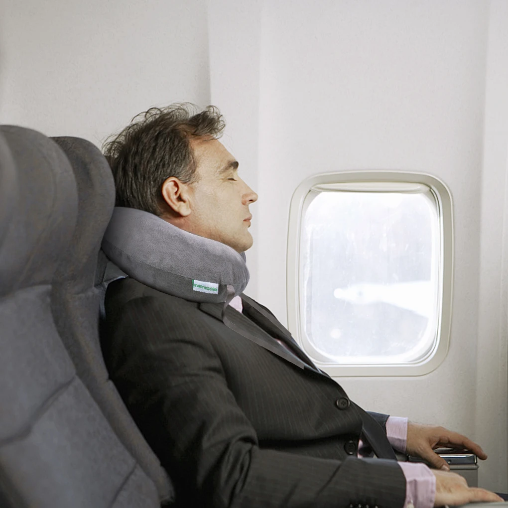 Красивые девушки в самолете. Человек боится летать на самолете. Девушка в самолете. Annoying passengers. Страх летать на самолете.