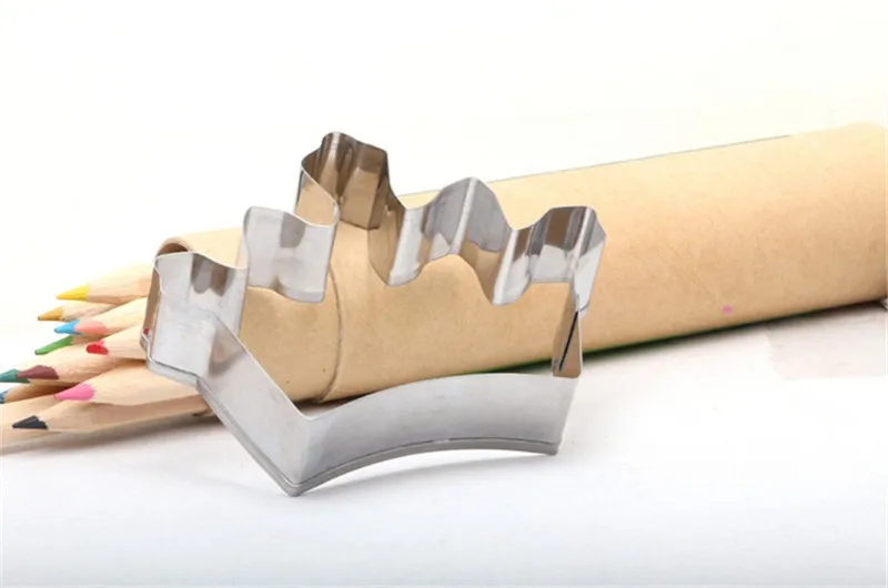 crown cookie cutter 1