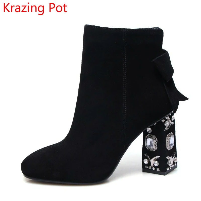 

Fashion Winter Shoes Cow Suede Square Toe Bowtie Thick Diamond High Heel Solid Women Ankle Boots Pearl Runway Chelsea Boots L13