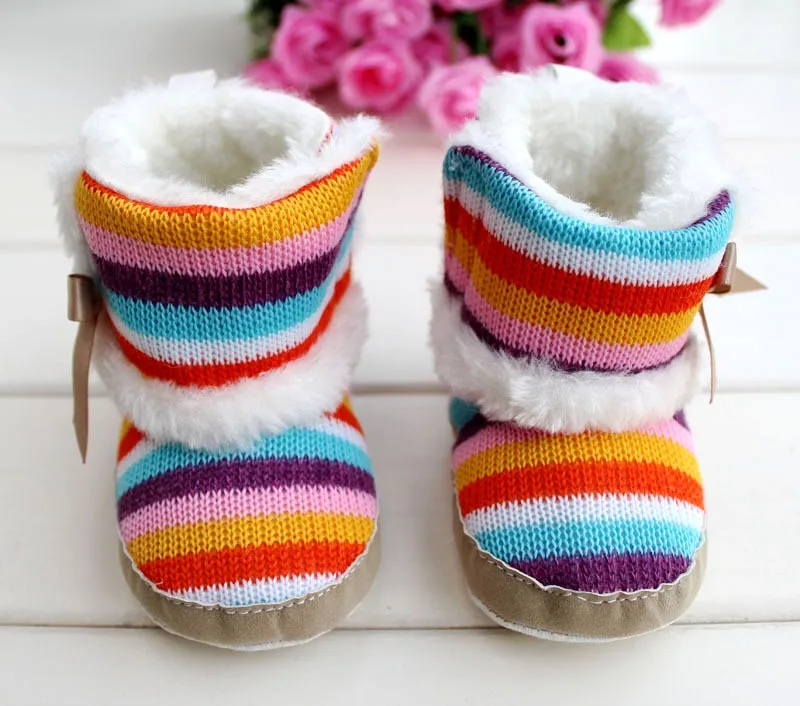 Детские сапоги в радужную полоску; милые теплые ботиночки для новорожденных; Мягкие плюшевые зимние ботинки для малышей