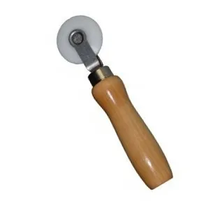 шпатель монтажный для гарпунной вставки роликовый. ролик для установки вставки натяжного потолка. ролик прикаточный металлический 100мм. роликовый вставщик для натяжных потолков. ролик для вставки для натяжных потолков.